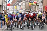 Cyklisté ve francouzském Dunkerku na trati Tour de France