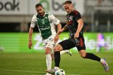 Střelec vyrovnávací branky v zápase s Jabloncem Jan Kuchta (v černém)