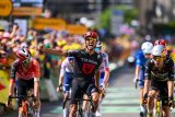 Julian Alaphilippe slavil v 15. etapě gestem, jako kdyby ji vyhrál. Nakonec dojel na třetím místě