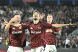 Albion Rrahmani slaví gól