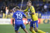 Jan Kalabiška, autor vítězné branky Zlína, v souboji s libereckým Michalem Hlavatým