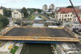 Stavba nového mostu přes řeku Opavu v Opavě