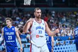 Nikola Milutinov v záapse osmifinále Eurobasketu s Finskem