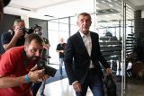 Andrej Babiš přichází do štábu ANO