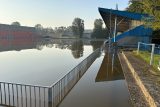 Ve Vědomicích u Roudnice nad Labem řeka zaplavila sporthotel, zázemí kanoistického klubu i okolní hřiště