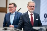 Zleva ministr financí Zbyněk Stanjura (ODS) a premiér Petr Fiala (ODS) na tiskové konferenci k podepsání smlouvy o dostavbě jaderné elektrárny Dukovany