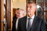 Andrej Babiš přichází k Vrchnímu soudu v Praze v kauze Čapí hnízdo