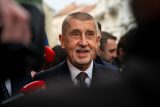 Předseda hnutí ANO Andrej Babiš přišel oslavit výročí sametové revoluce na Národní třídu