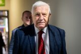 Exprezident Václav Klaus na prvním oficiálním kongresu Motoristů v pražské Královce