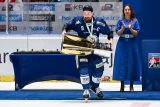 Kapitán Komety Brno Jakub Flek s titulem mistrů hokejové extraligy