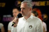 Zdeněk Hřib na konferenci, kde Piráti představili memorandum o spolupráci se Stranou zelených a společný plán pro podzimní volby pod heslem Nakopneme to
