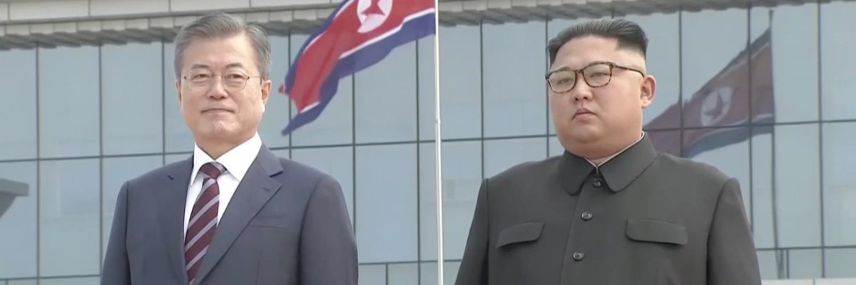 Jihokorejský prezident Mun Če-in (vlevo) a vůdce Severní Koreje Kim Čong-un