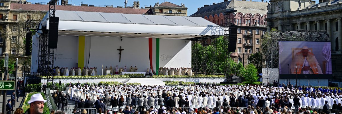 Papež František sloužil mši v Budapešťi