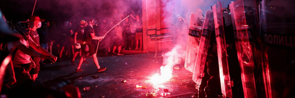 Střet policie s demonstrujícími před Filozofickou fakultou v Novém Sadě (5. října 2025)