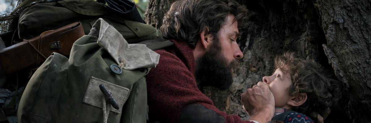 John Krasinski a Noah Jupe ve filmu Tiché místo