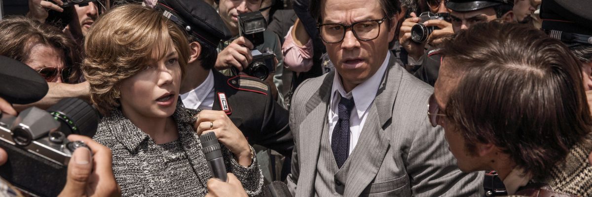 Michelle Williamsová a Mark Wahlberg ve filmu Všechny prachy světa