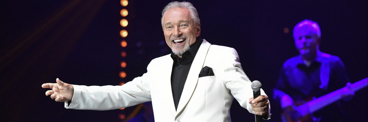 Populární český zpěvák Karel Gott na koncertě v pražské O2 areně 12. června 2018