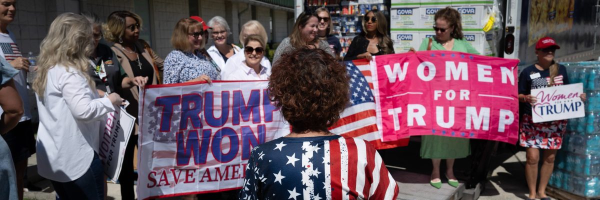 Ženy z organizace Ženy za Trumpa pomáhají lidem zasaženým hurikánem Helene v Georgii (2. října 2024)