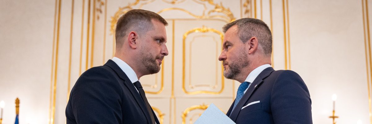 Slovenský prezident Peter Pellegrini (vpravo) ve čtvrtek jmenoval do čela ministerstva zdravotnictví dosavadního státního tajemníka ministerstva hospodářství Kamila Šaška