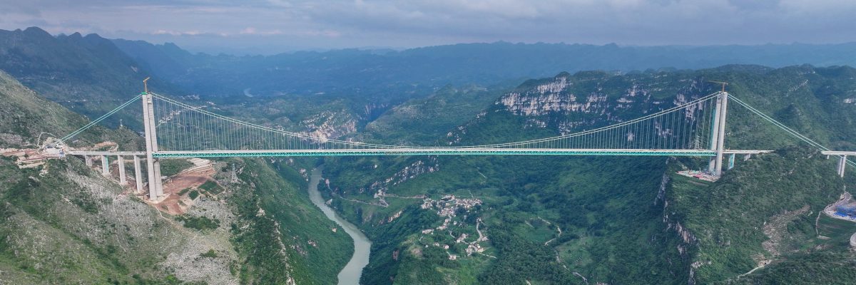 Nejvyšší most na světě - Chua-ťiang Canyon Bridge v čínské provincii Kuej-čou