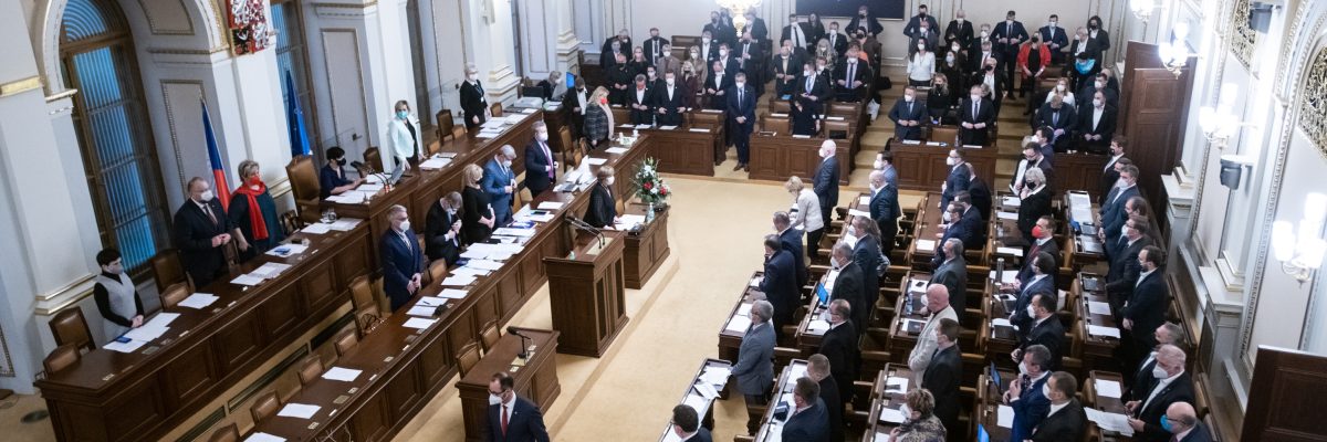 Poslanecká sněmovna drží minutu ticcha za Petra Uhla.