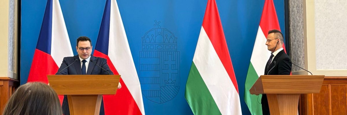 Lipavského apely ohledně nutnosti pomáhat Ukrajině, poslouchal maďarský ministr nelibě