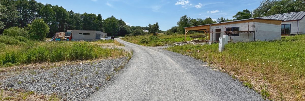 Lokalita Za Úředníčkem v obci Staré Heřminovy se postupně mění na zástavbu s rodinnými domy