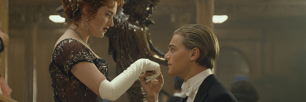 Kate Winslet a Leonardo DiCaprio jako Rose DeWitt Bukater a Jack Dawson ve filmu Titanic