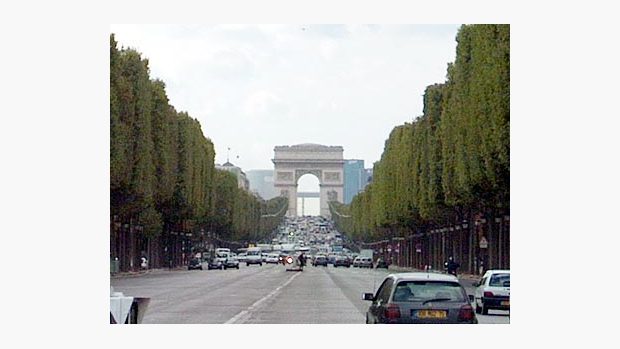 Champs Élysées a Vítězný oblouk