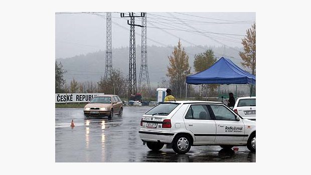 Na deštěm zkrápěné ploše Autodromu Sosnová