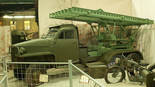 sovětský raketomet Kaťuša na americkém voze Studebaker