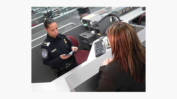 Pohovor s imigrační úřednicí při vstupu do USA