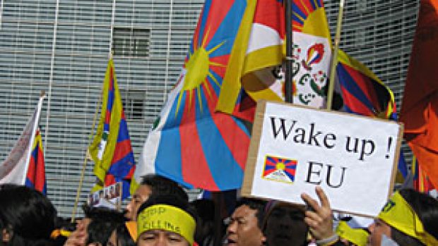 Demonstranti požadují kvůli Tibetu razantnější postup vůči Číně