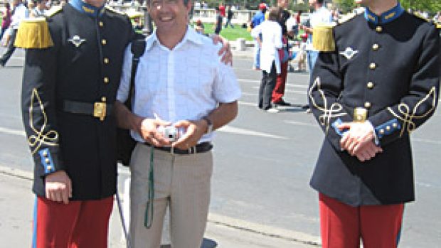 Tradiční vojenskou přehlídkou slavila Francie