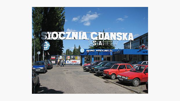 Vstupní brána do loděnice v Gdaňsku