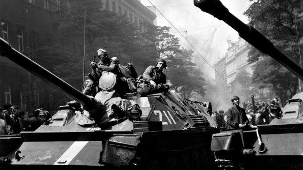 Fotografie z výstavy &quot;1945 Osvobození...1968 Okupace / Sovětská vojska v Československu&quot;, kterou 5. 8. 2008 otevřel Pražský dům fotografie, Autor snímku: Hana Hamplová