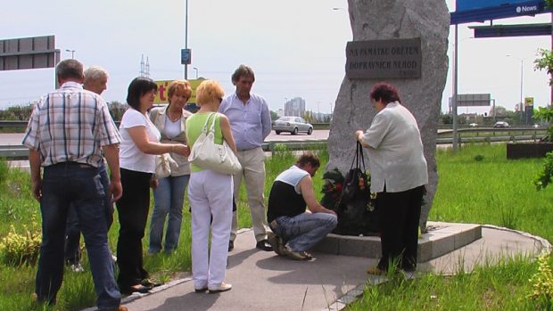 Setkání s klienty a spolupracovníky ČSODN u pomníku obětem dopravních nehod