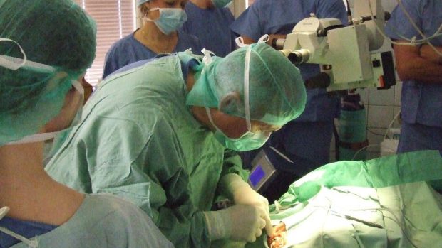 V Příbrami se učí operovat lékaři z celé Evropy