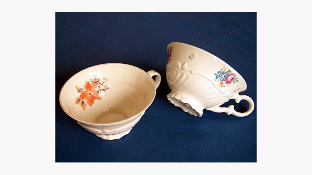 porcelánové šálky (ilustr. foto)
