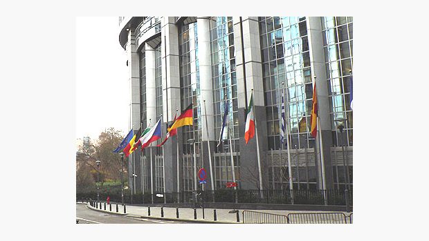 Vlajky před Evropským parlamentem