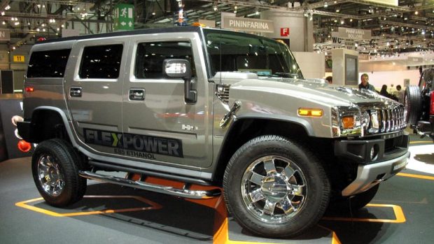 Hummer H2 spalující ethanol 85