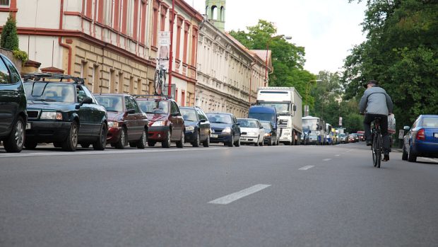 Projet kruhový objezd Na Bídě bylo možné jen na kole