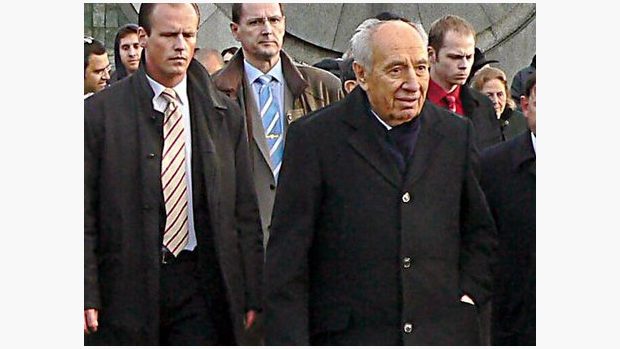 Izraelský prezident Šimon Peres v sobotu pozdě večer omdlel na veřejné akci v Tel Avivu.