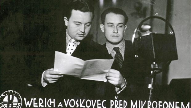 U mikrofonu se vystřídala řada slavných lidí. Například herci Jan Werich a Jiří Voskovec.