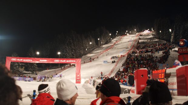 Trať večerního slalomu ve Flachau