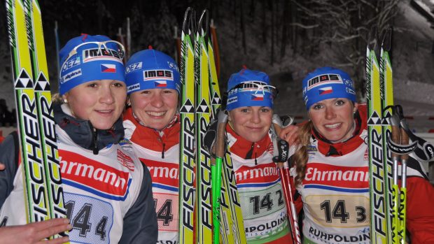 Česká biatlonová štafeta žen: zleva Zdeňka Vejnarová, Veronika Vítková, Magda Rezlerová, Gabriela Soukalová