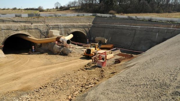 Stavba dálnice D8 - tunel Radejčín