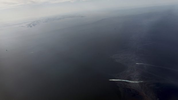 ropná skvrna se blíží k pobřeží Louisiany