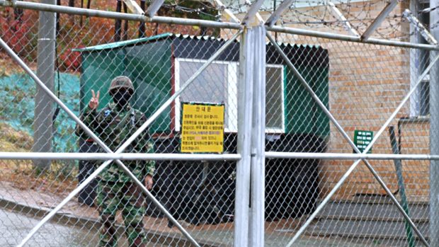 Vojáci u hranice demilitarizované zóny ochotně pózují turistickým foťákům
