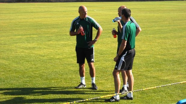 trénink rozhodčích-vlevo Howard Webb